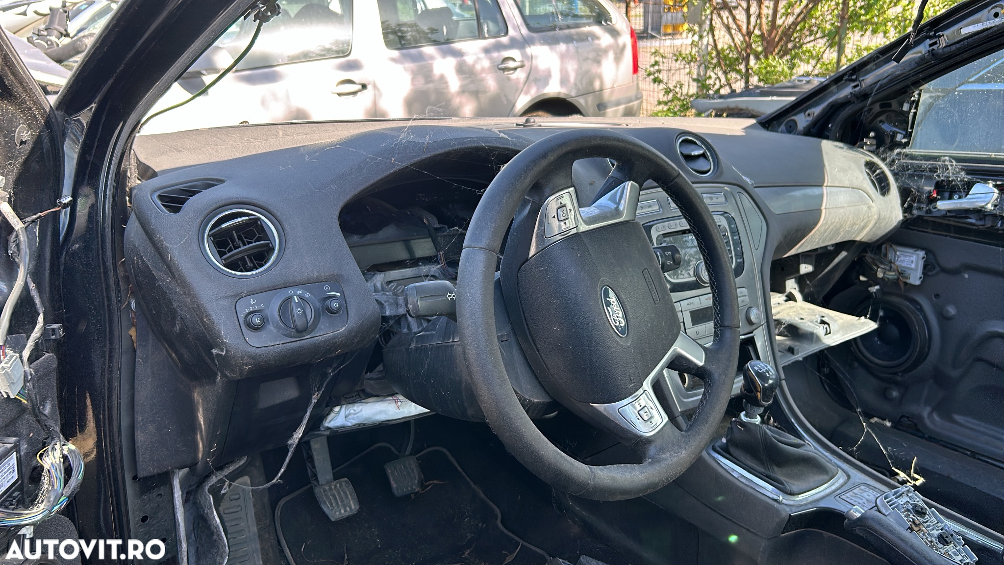 Dezbatere  o glumă largă de  autoturisme - 8