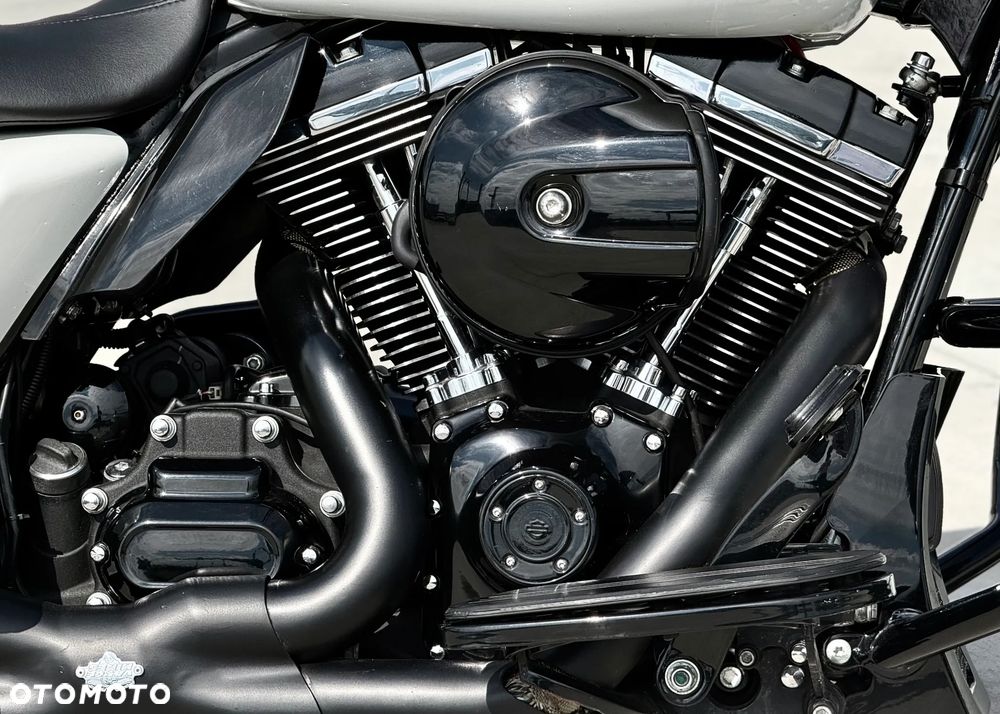 Harley-Davidson Touring Road Glide - 24