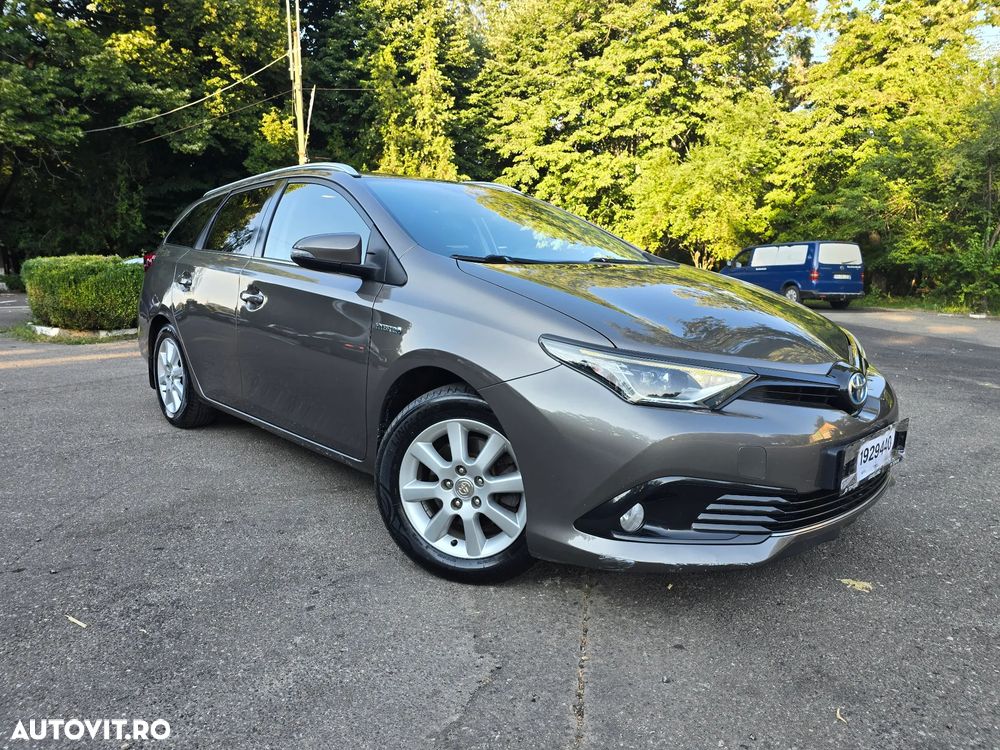 Toyota Auris 1.8 L VVT-i Sol+ - 1