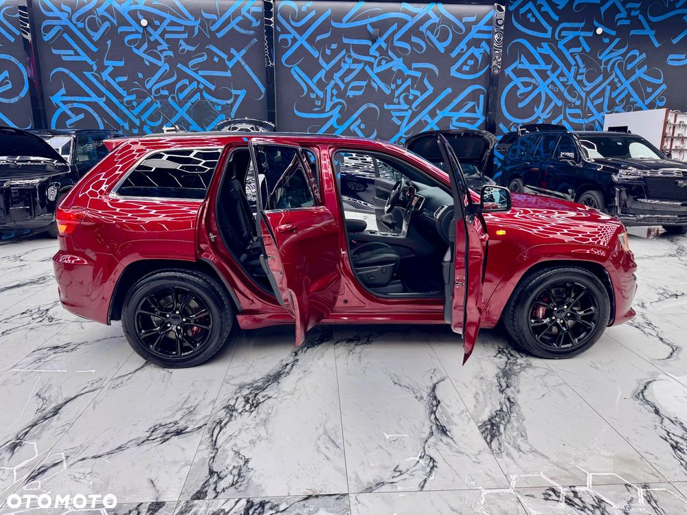 Jeep Grand Cherokee - 23