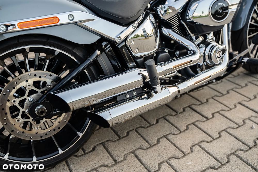 Harley-Davidson Softail Breakout - 12