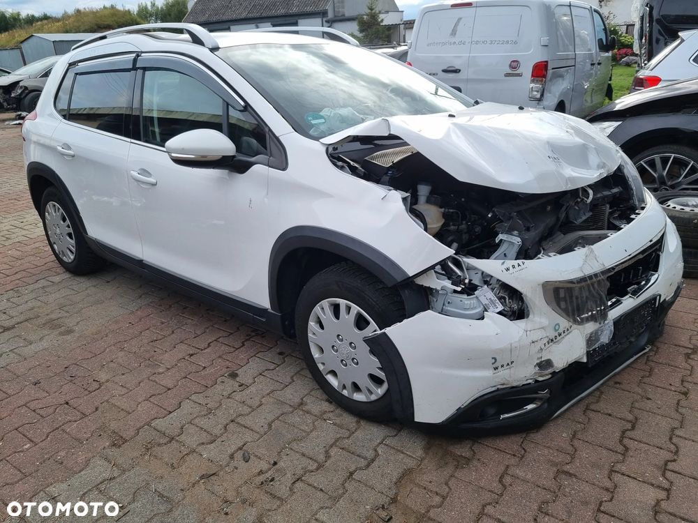 Peugeot 2008 1.2 Pure Tech Allure S&S EAT6 - 9