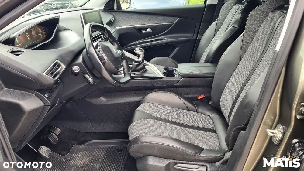 Peugeot 5008 - 8