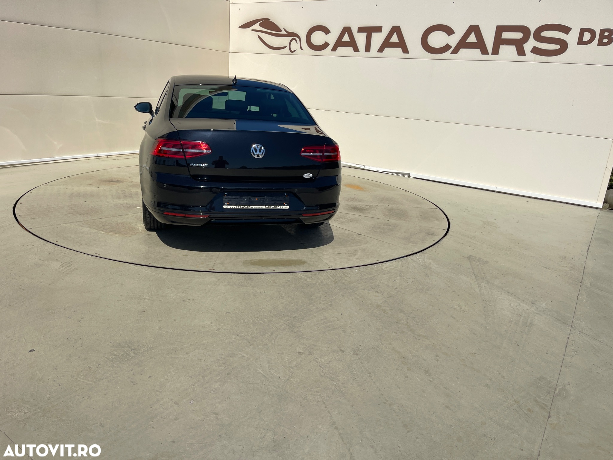 Volkswagen Passat - 12