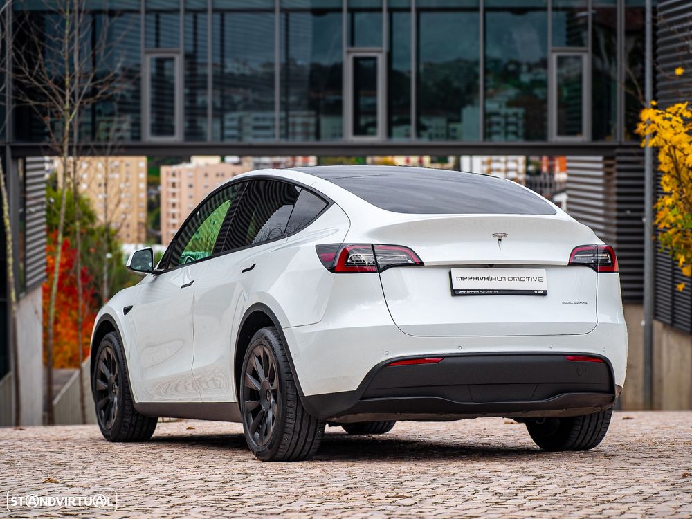 Tesla Model Y Long Range Dual Motor AWD - 15