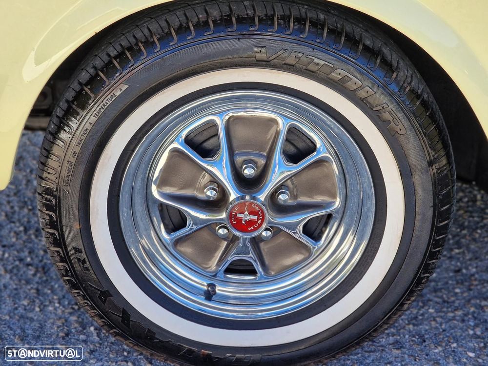 Ford Mustang - 25