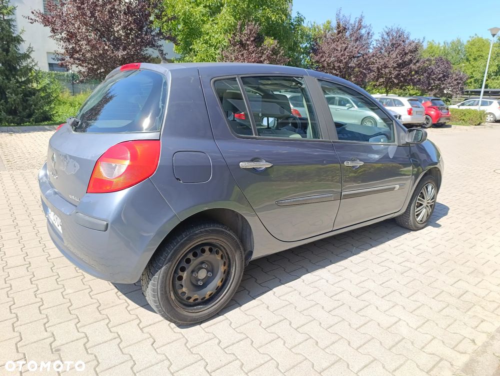 Renault Clio 1.4 16V Privilege - 3