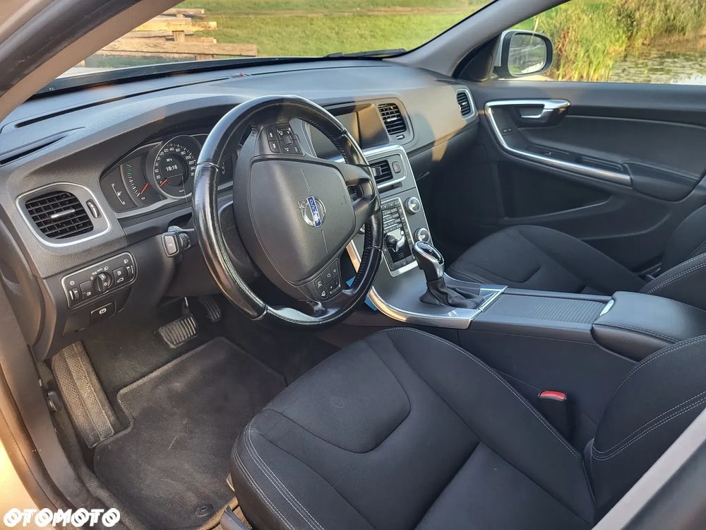 Volvo S60 D2 Momentum - 10
