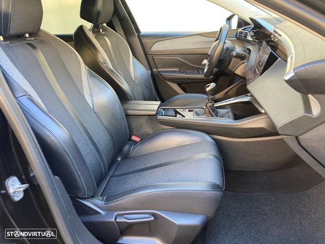 Peugeot 308 1.2 PureTech Allure - 32