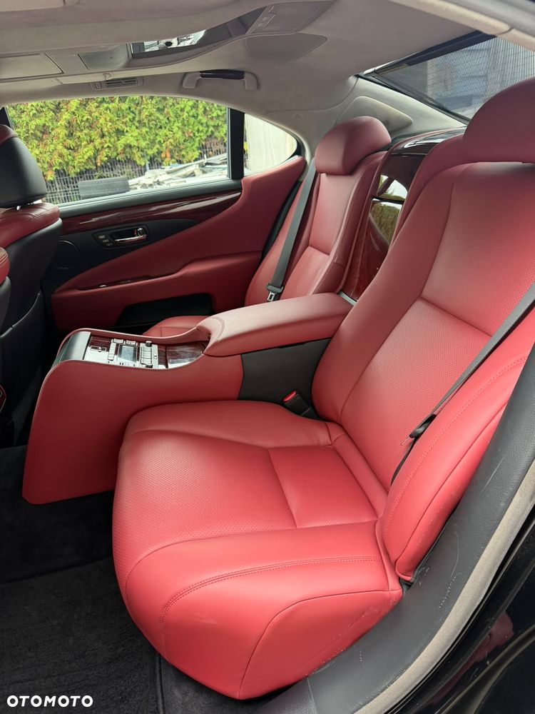 Lexus LS - 23