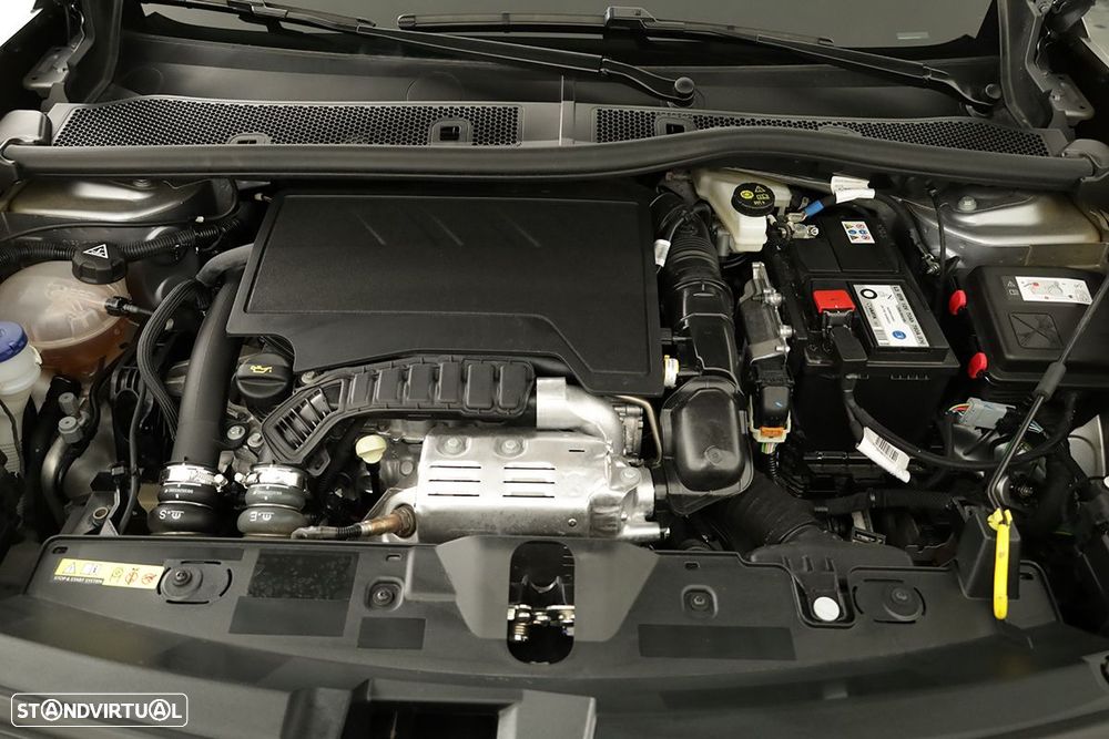 Peugeot 2008 1.2 PureTech Allure EAT8 - 24