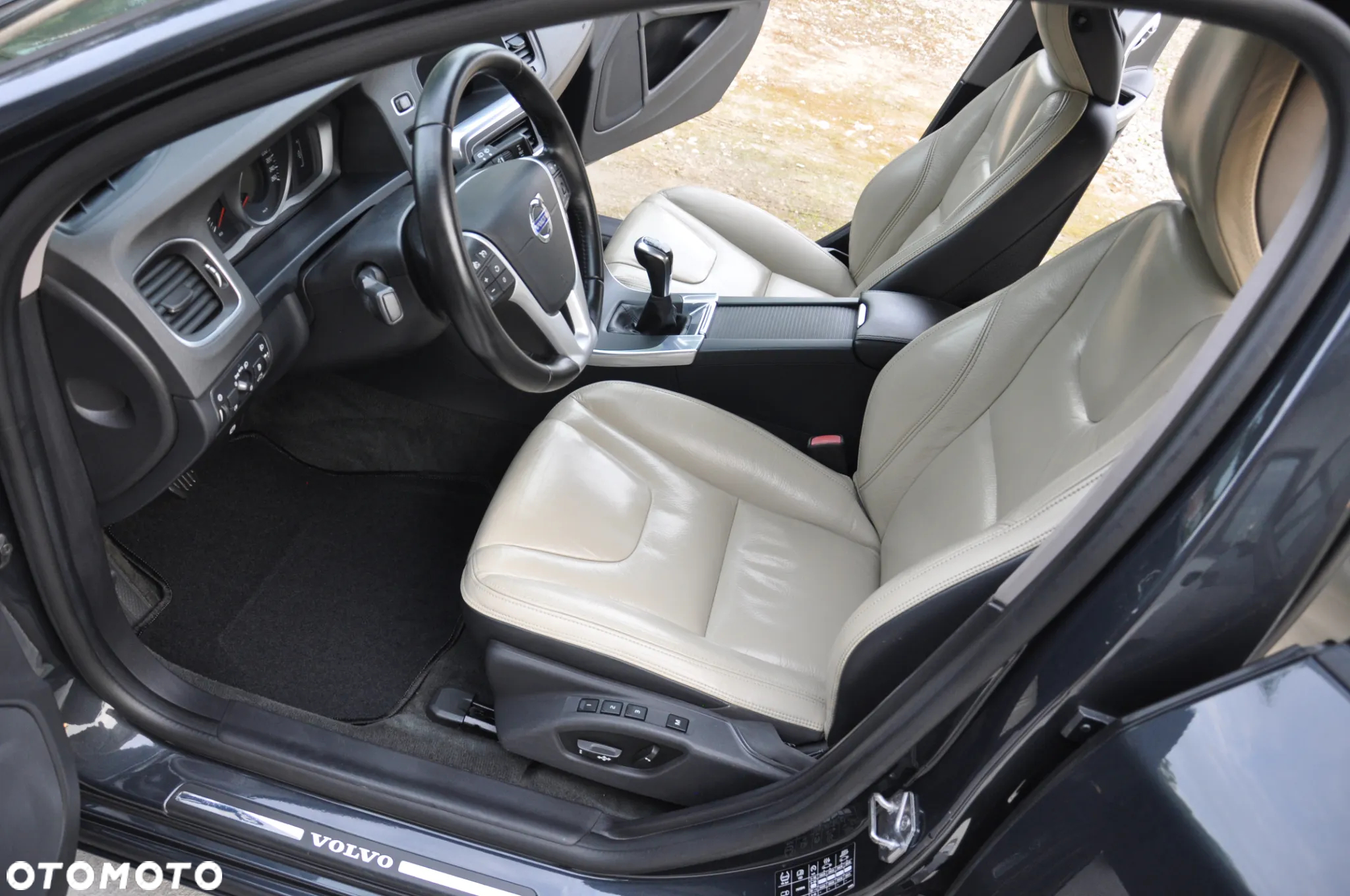 Volvo V60 D4 Drive-E R-Design Summum - 27