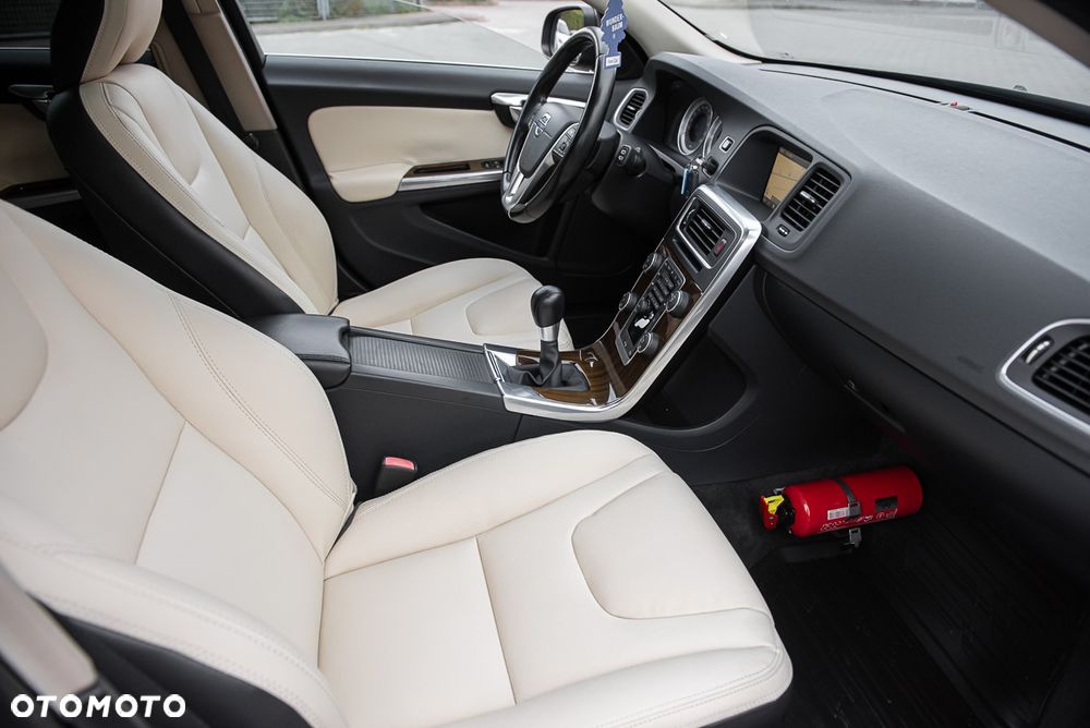 Volvo V60 D3 Summum - 33