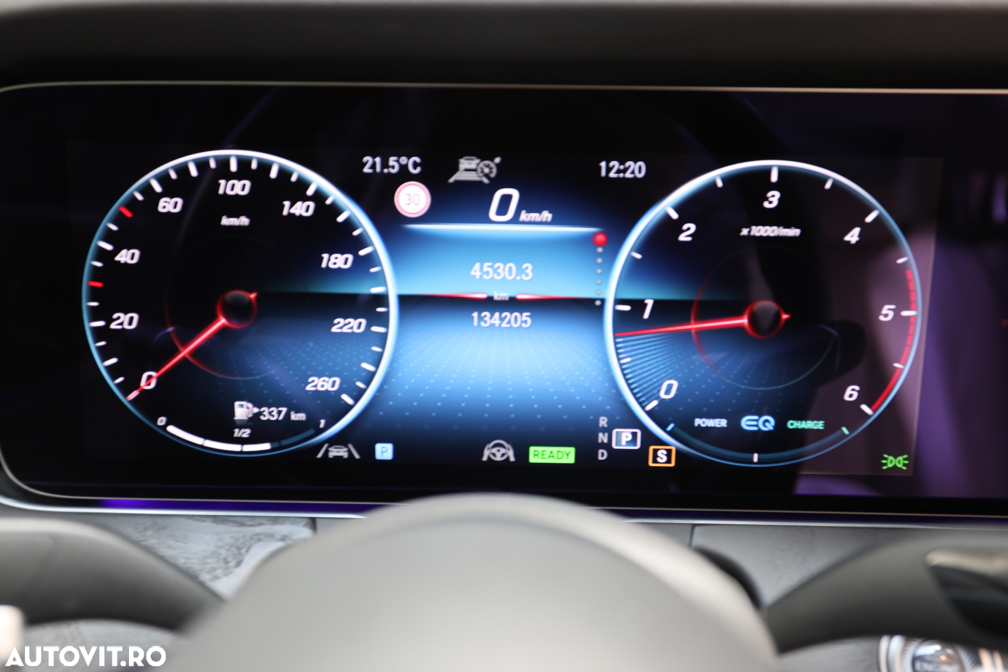 Mercedes-Benz E 300 d 4Matic 9G-TRONIC Exclusive - 36