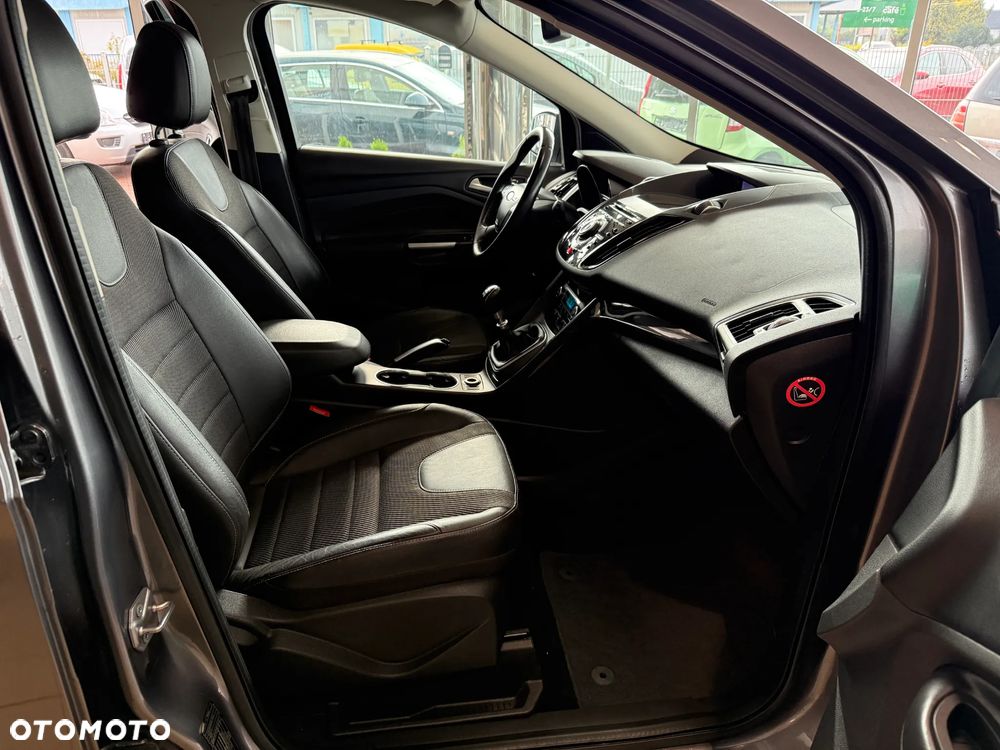 Ford Kuga 2.0 TDCi 2x4 Titanium - 32
