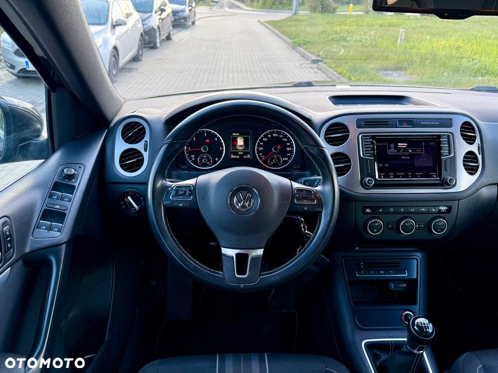 Volkswagen Tiguan 2.0 TDI DPF BlueMotion Technology Lounge Sport & Style - 24