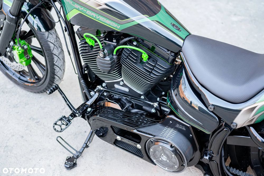 Harley-Davidson Softail Breakout - 24