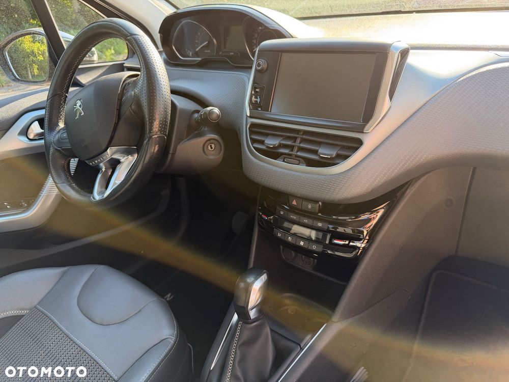 Peugeot 208 1.2 PureTech GPF Allure S&S - 3