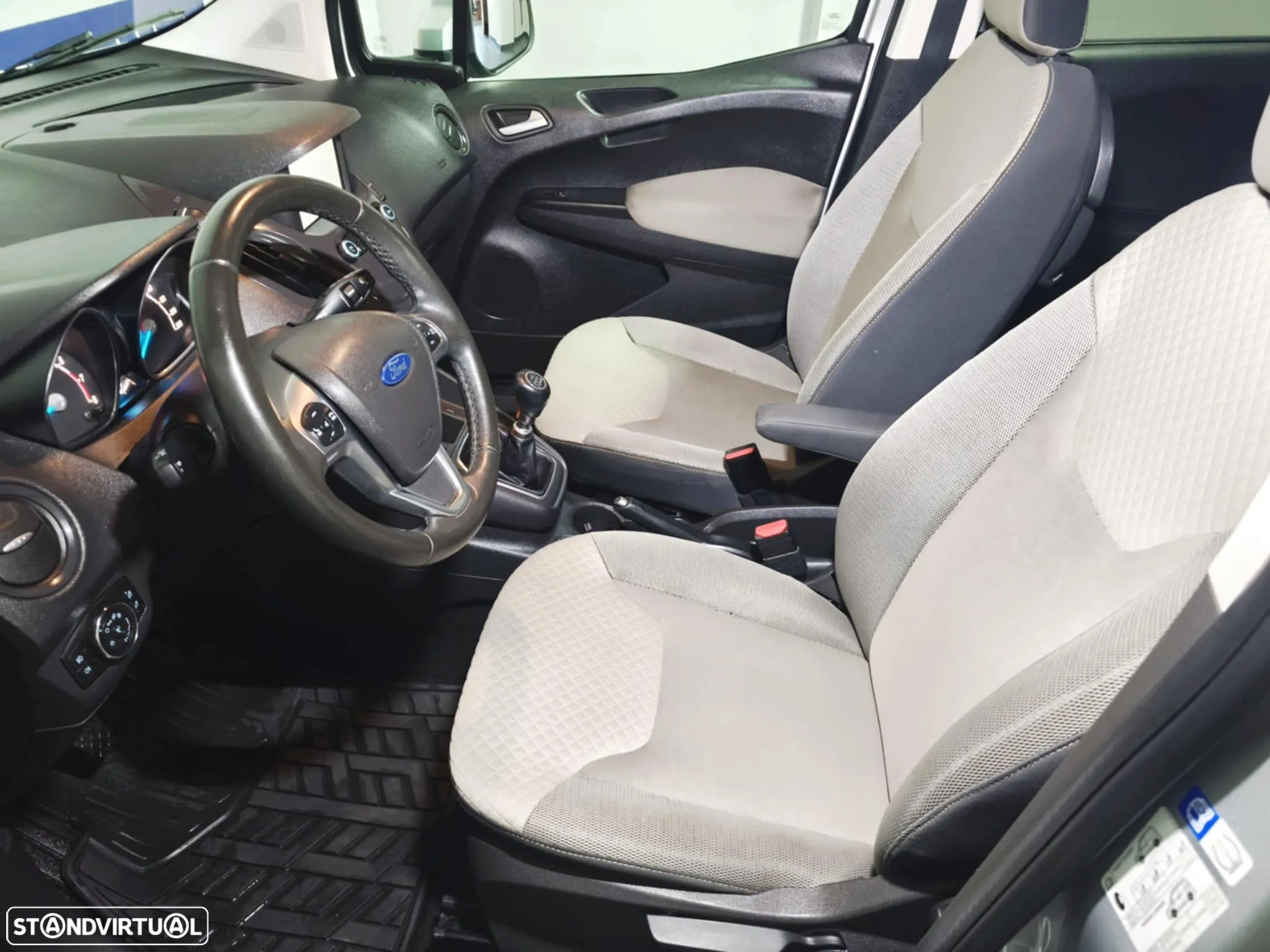 Ford Tourneo Courier 1.0 EcoBoost Titanium - 15
