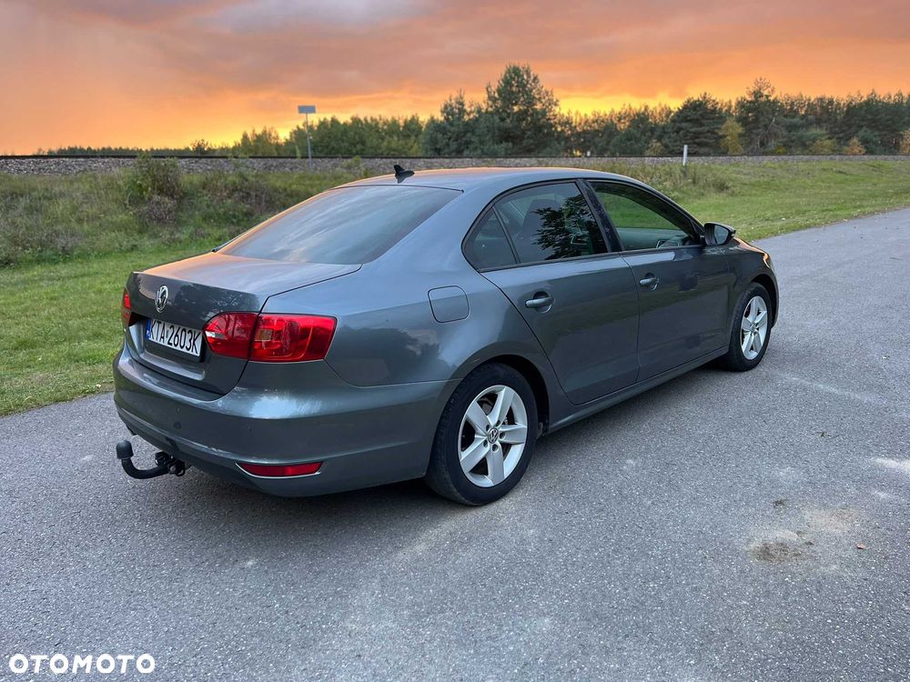 Volkswagen Jetta - 5