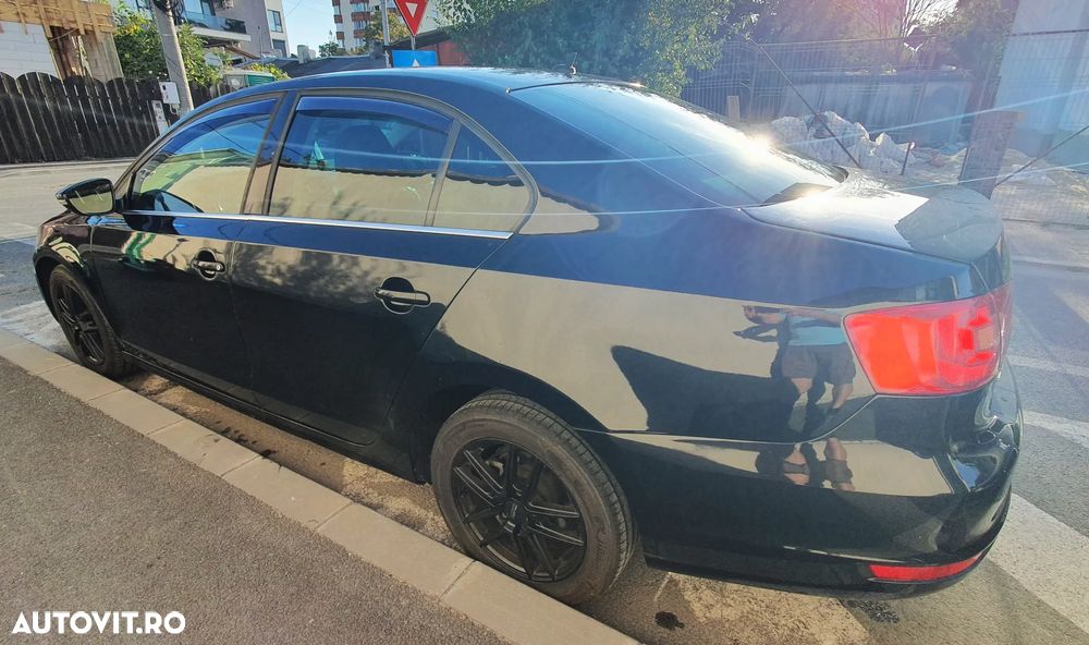 Volkswagen Jetta - 8