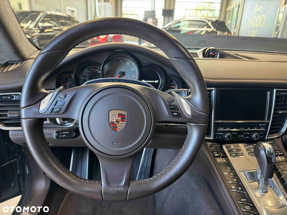 Porsche Panamera 4S Executive - 16