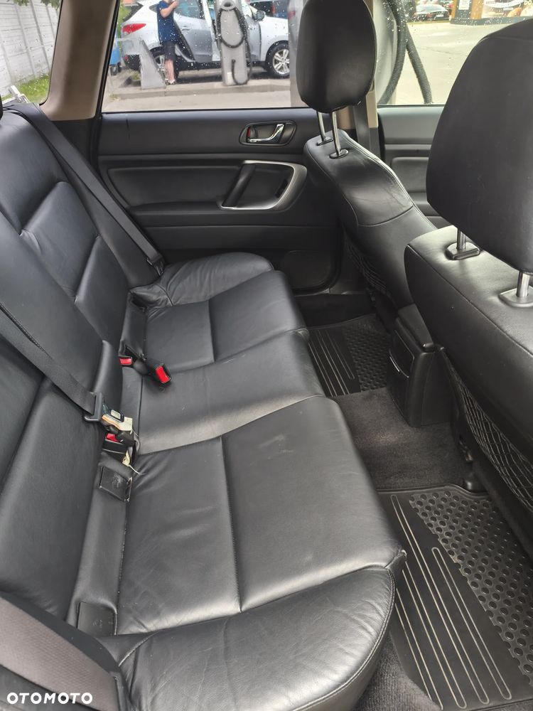 Subaru Legacy - 18