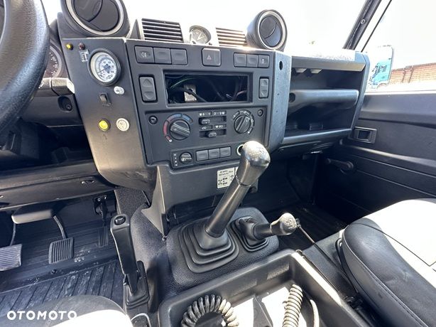 Land Rover Defender - 20