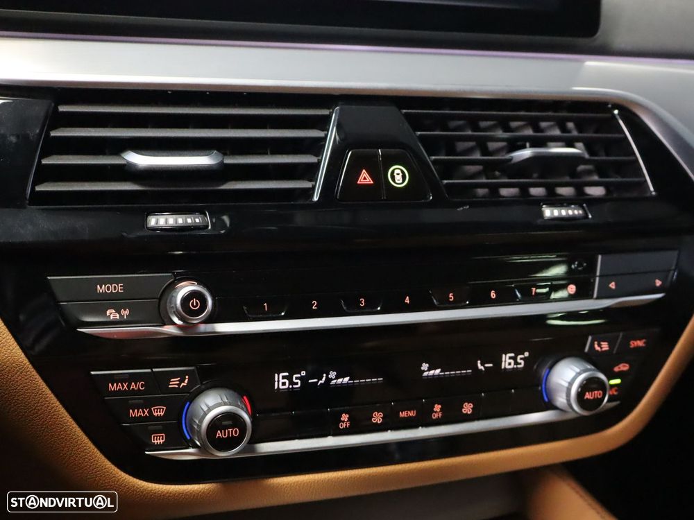 BMW 530 e Line Luxury - 23