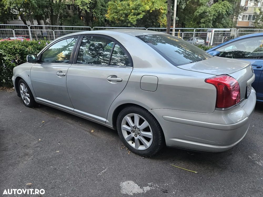 Toyota Avensis 1.8 Comfort - 1