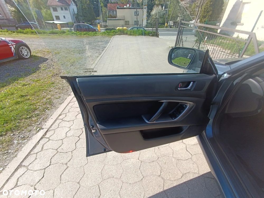 Subaru Legacy 2.0R Trend - 16