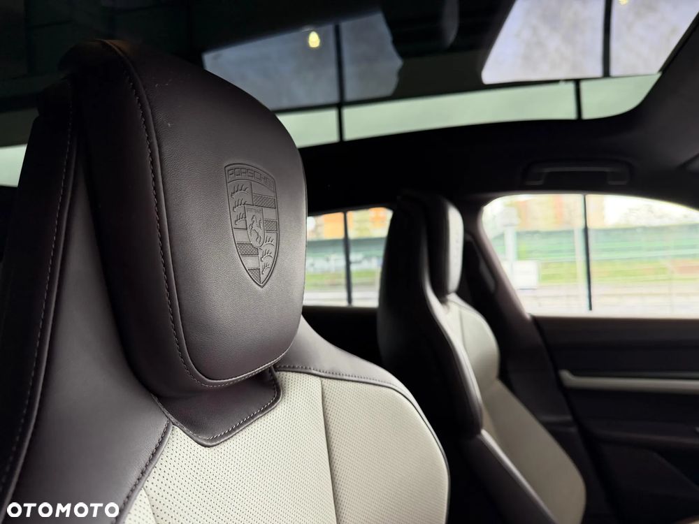 Porsche Taycan - 24