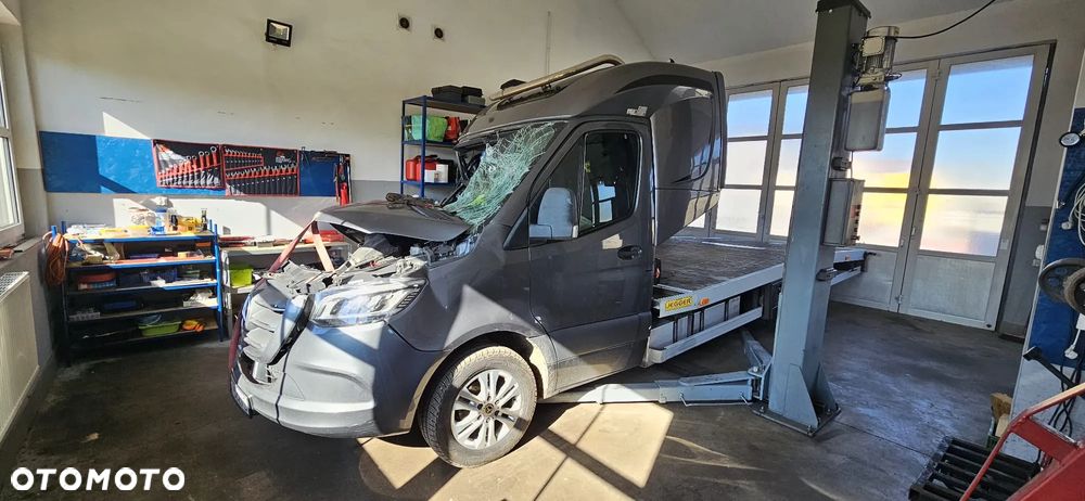 Mercedes-Benz SPRINTER 319 - 3