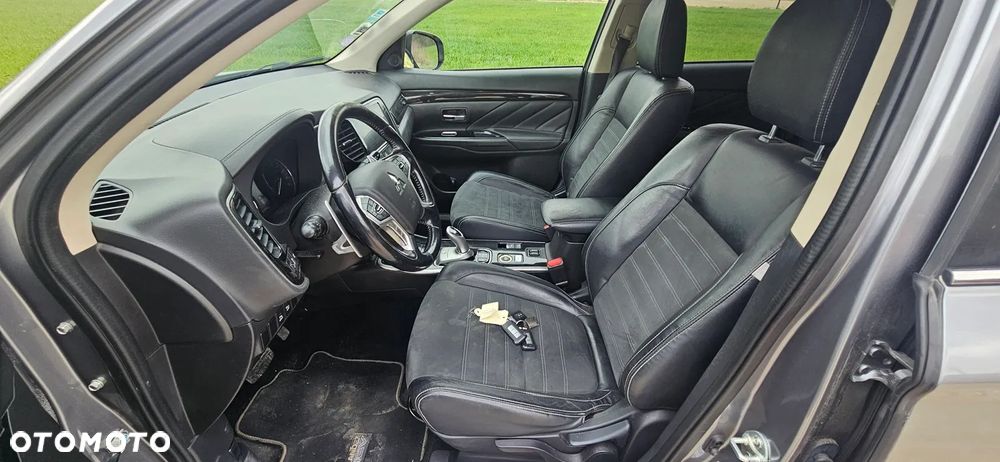 Mitsubishi Outlander - 10