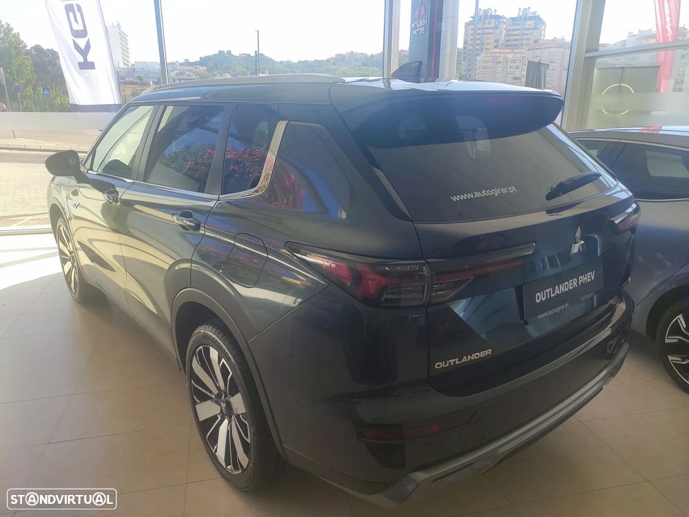 Mitsubishi Outlander - 3