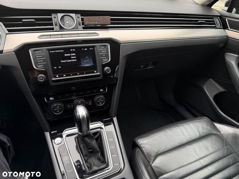 Volkswagen Passat 2.0 TDI SCR Highline DSG - 8