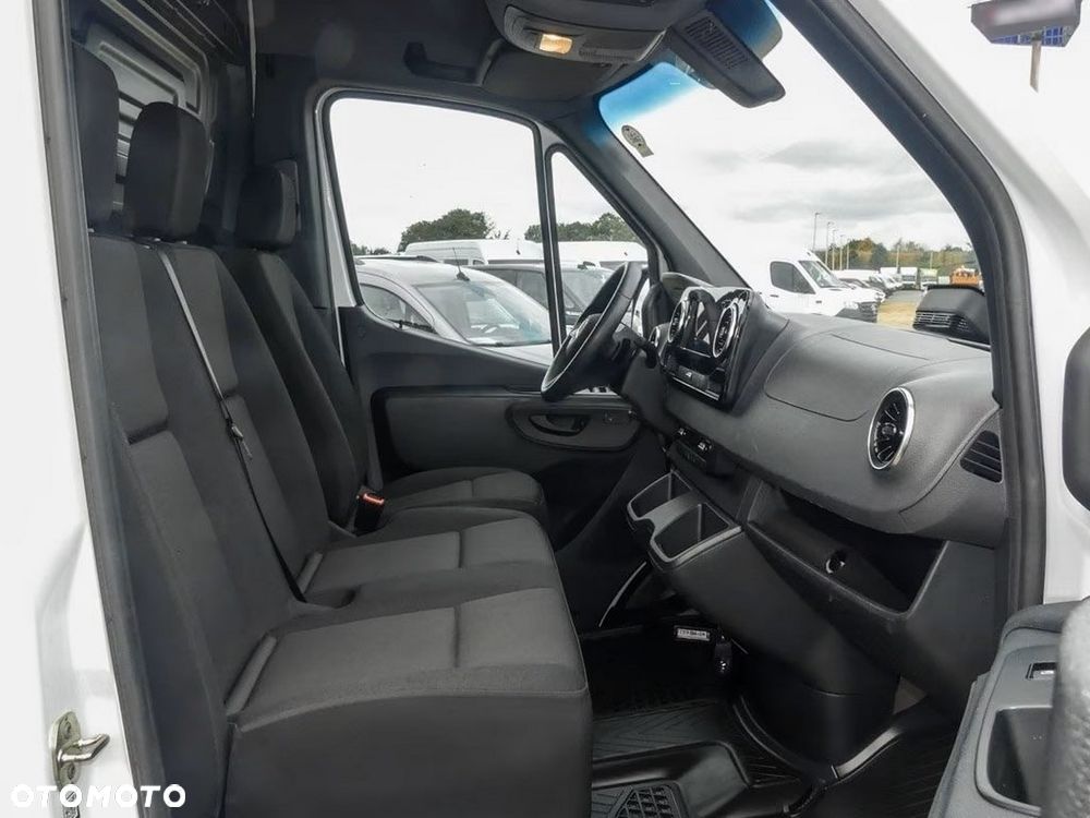 Mercedes-Benz Sprinter - 10