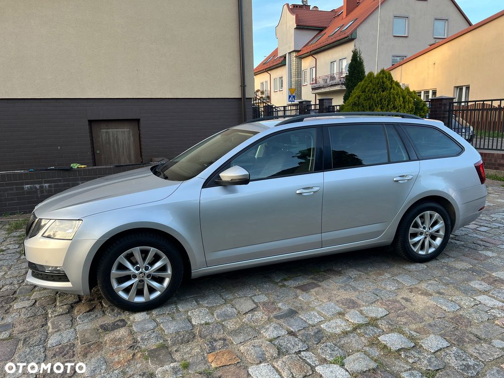 Skoda Octavia 1.6 TDI SCR Clever DSG - 2