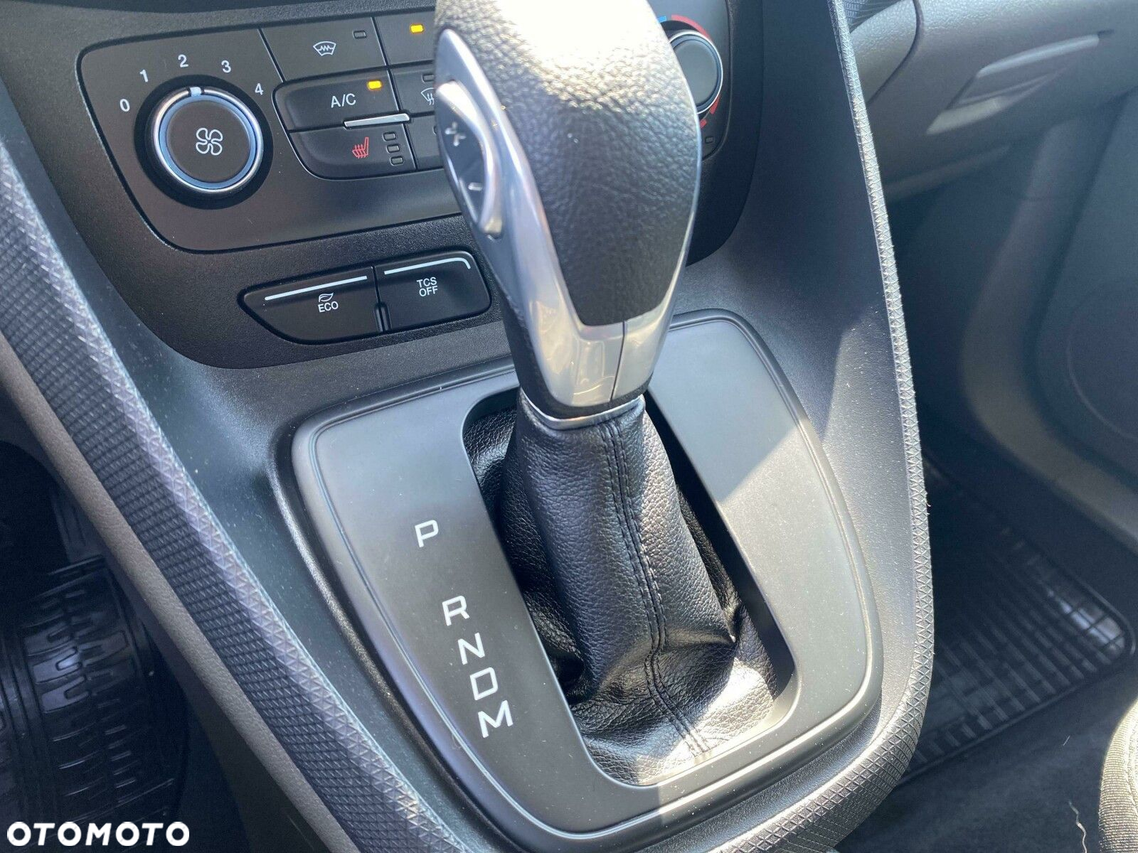 Ford Transit Connect - 23