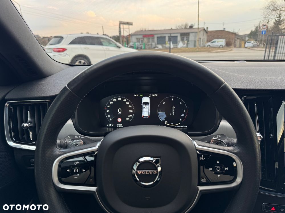 Volvo V90 D4 Momentum - 10