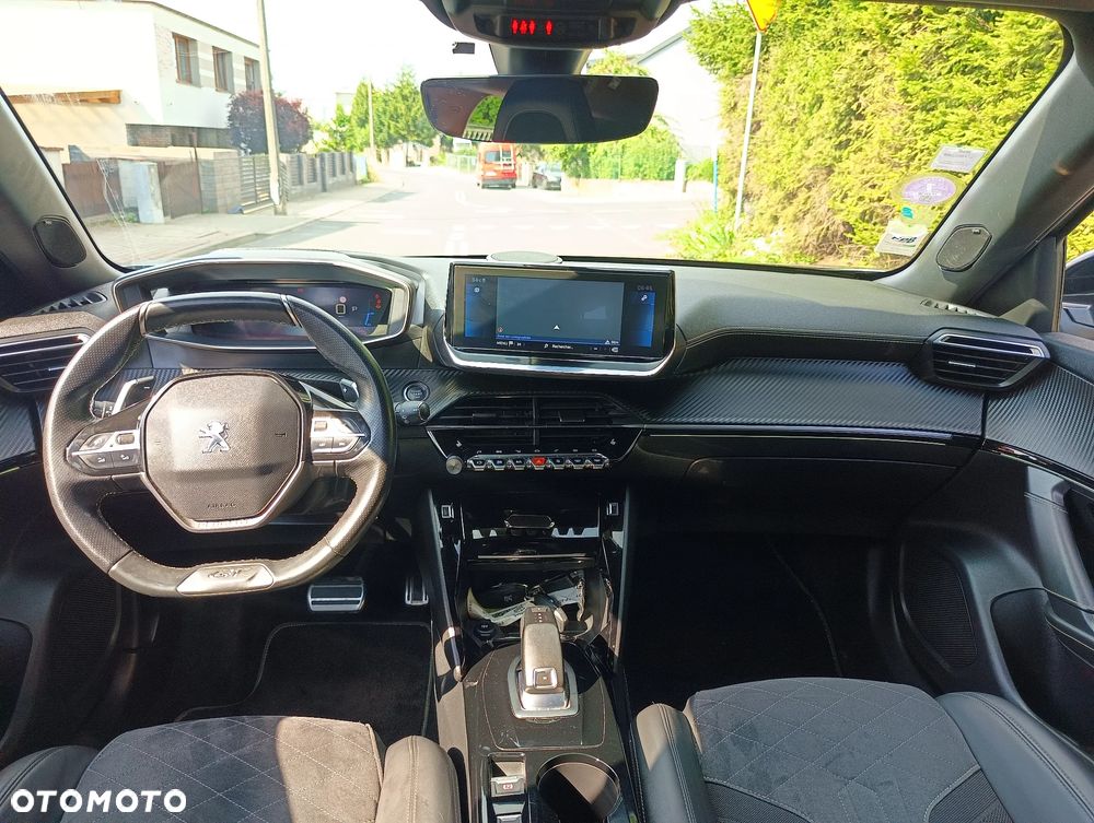 Peugeot 2008 PureTech 155 EAT8 GT - 12