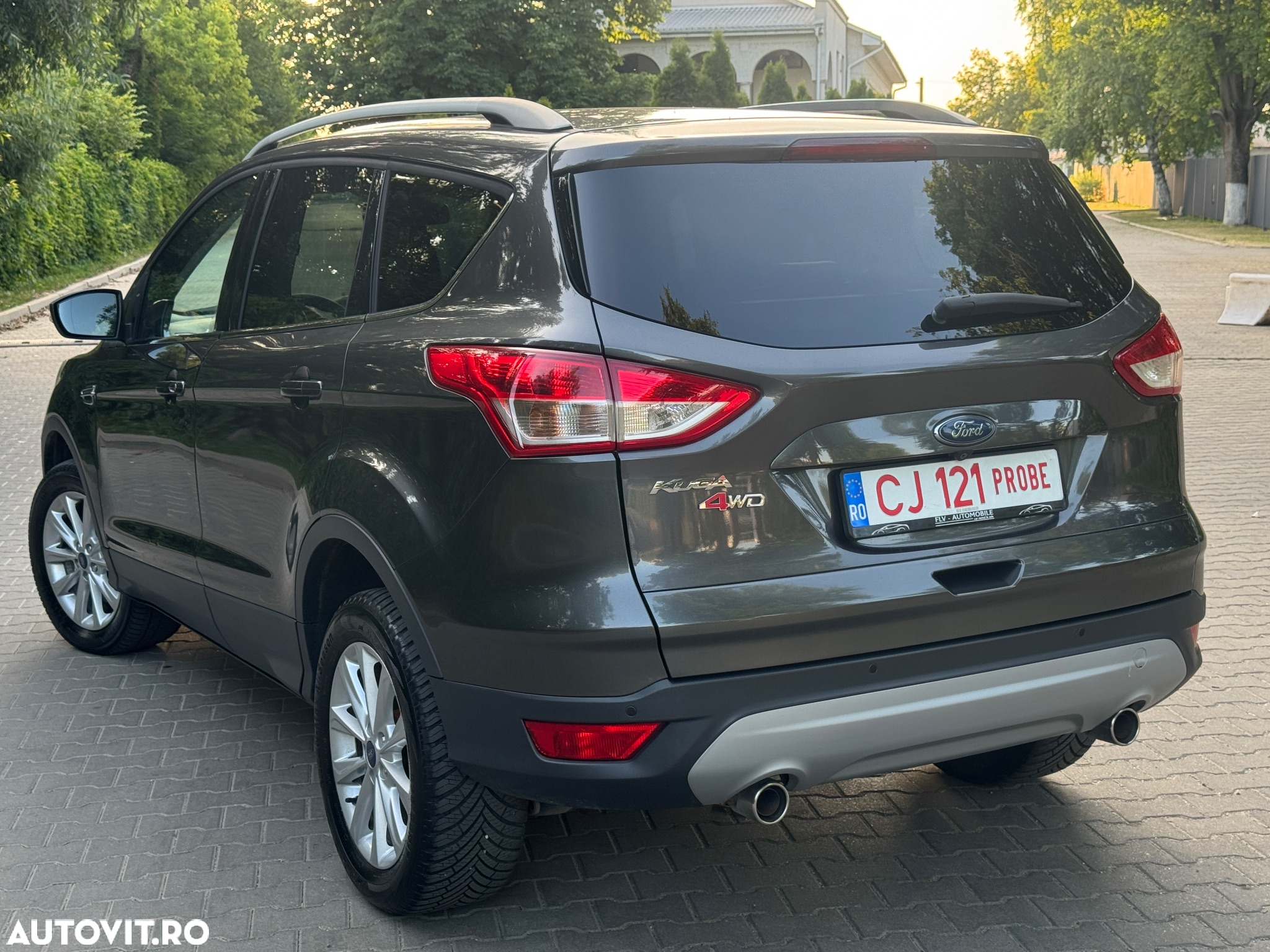 Ford Kuga 2.0 TDCi 4WD Powershift Titanium - 8