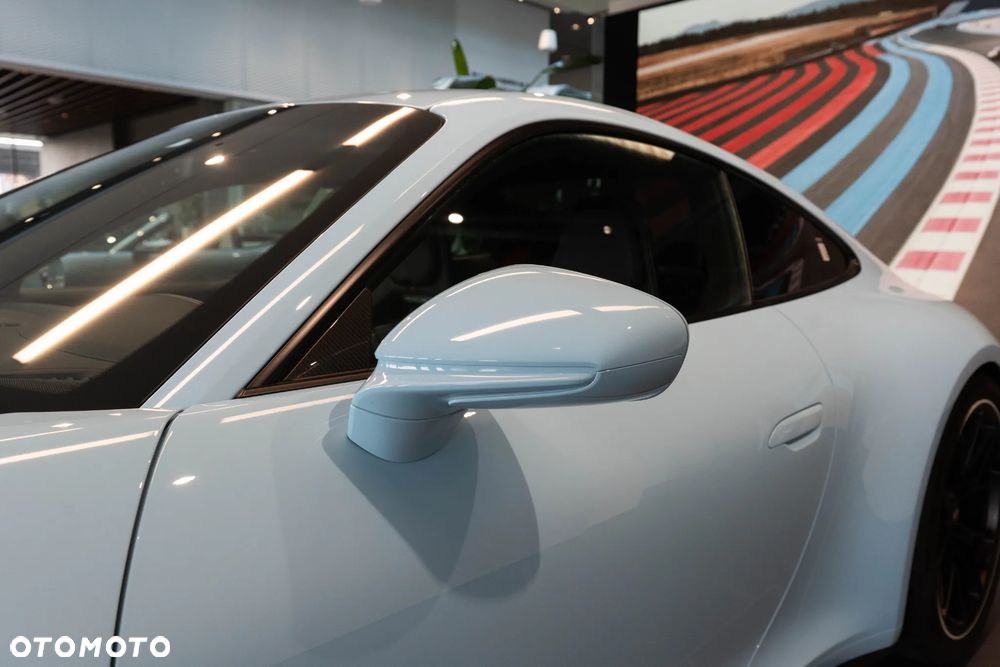 Porsche 911 GT3 Touring PDK - 37