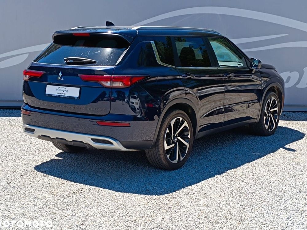 Mitsubishi Outlander - 11