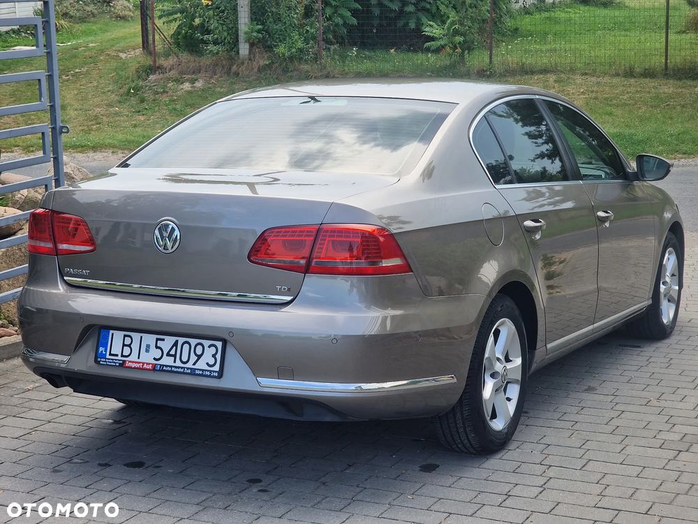 Volkswagen Passat - 20