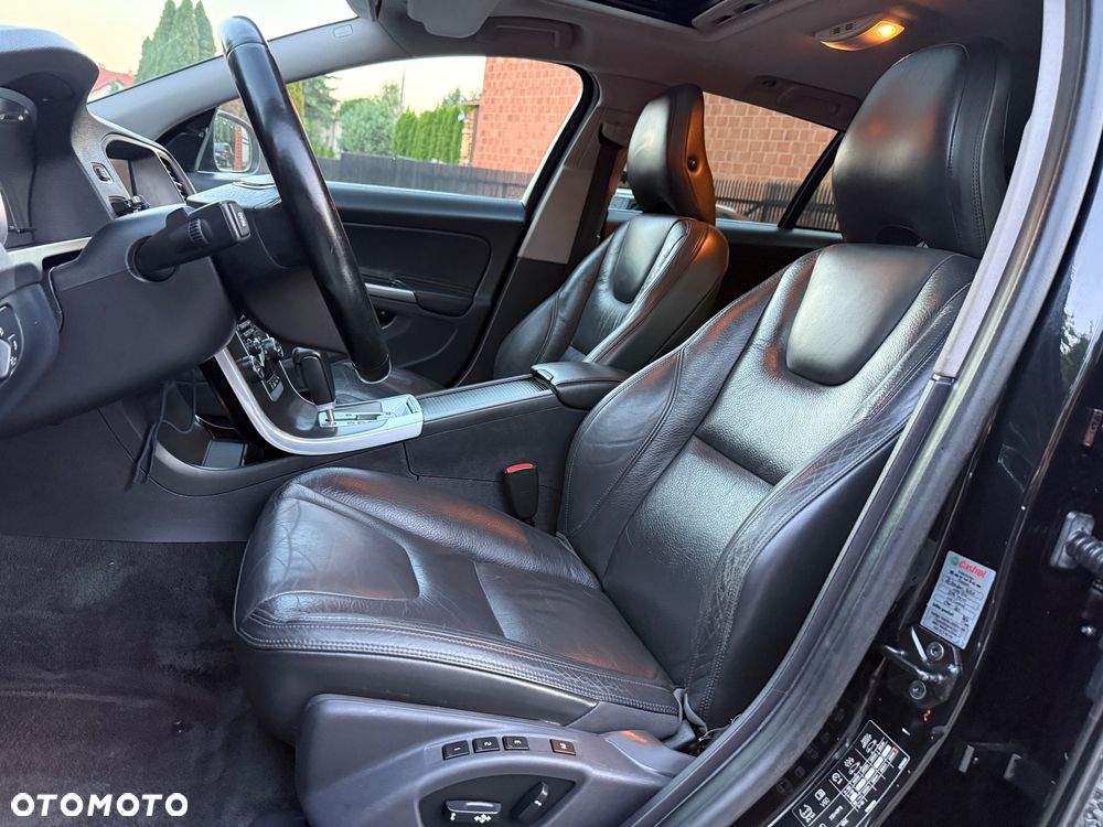 Volvo V60 T6 AWD Geartronic Momentum - 30