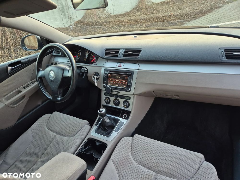 Volkswagen Passat 2.0 TDI DPF Highline - 17