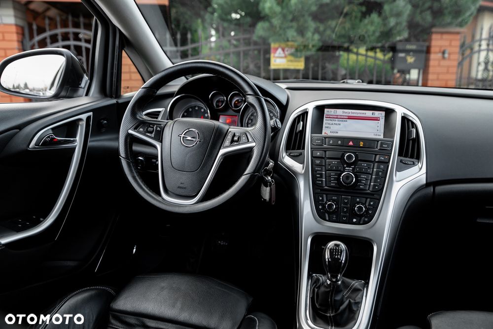 Opel Astra 1.6 Turbo Sport - 25