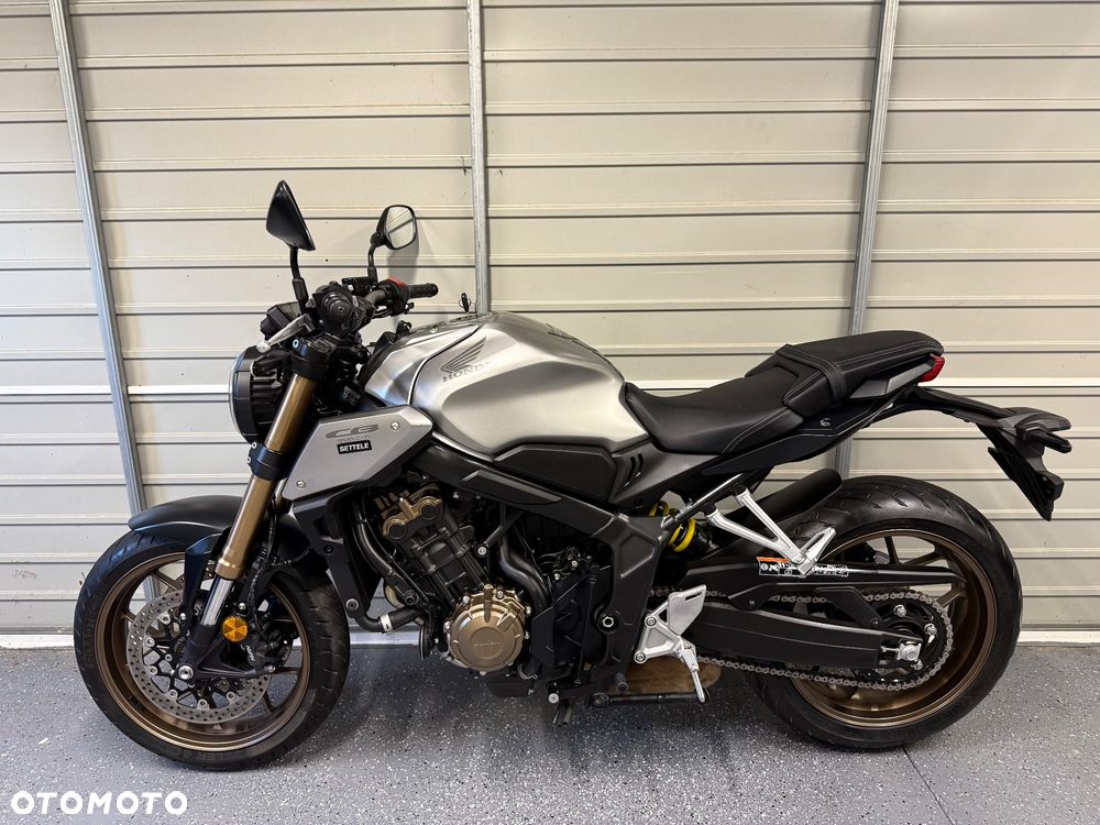 Honda CB - 12