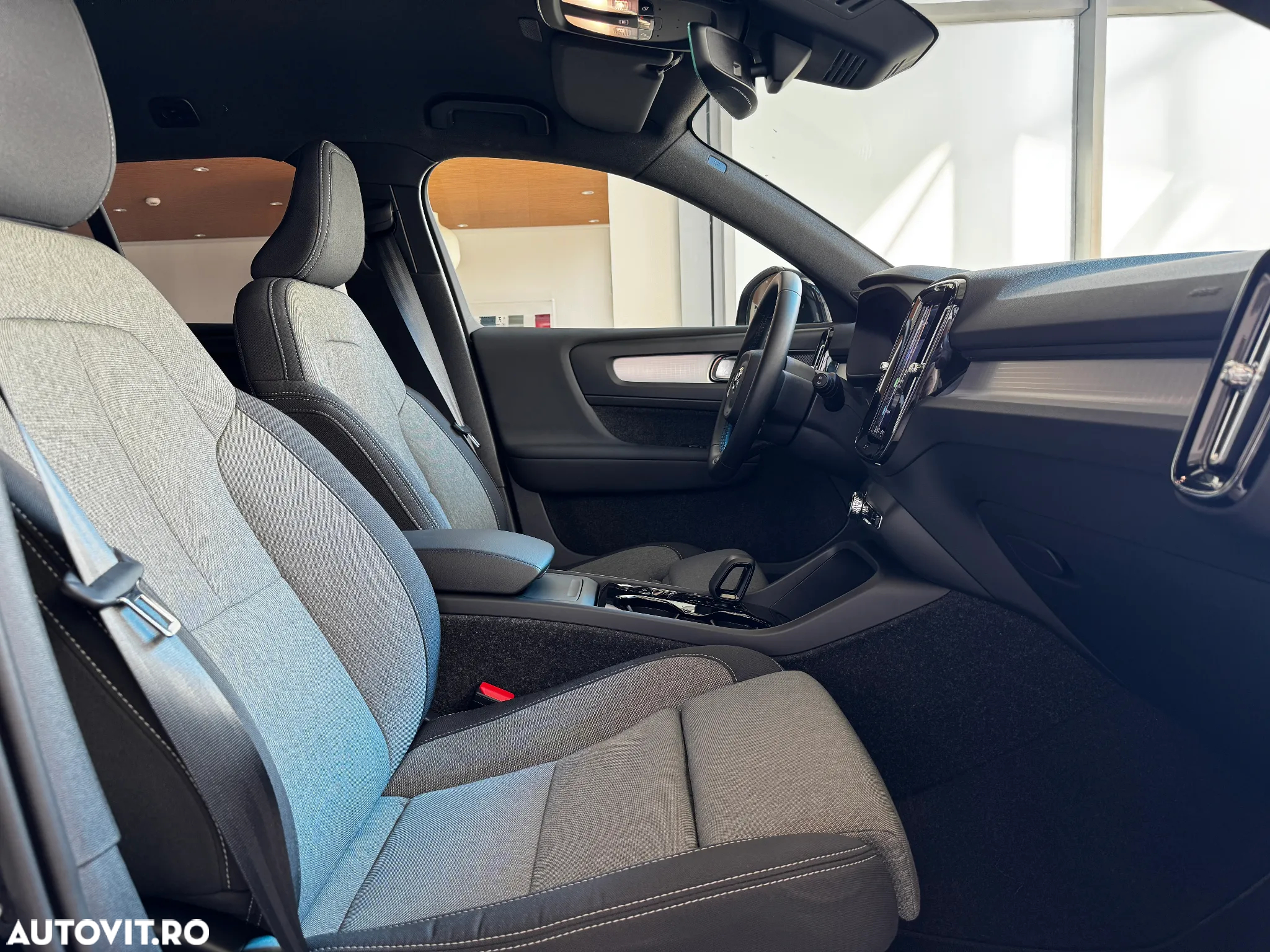 Volvo XC 40 B3 AT FWD MHEV Plus Dark - 9